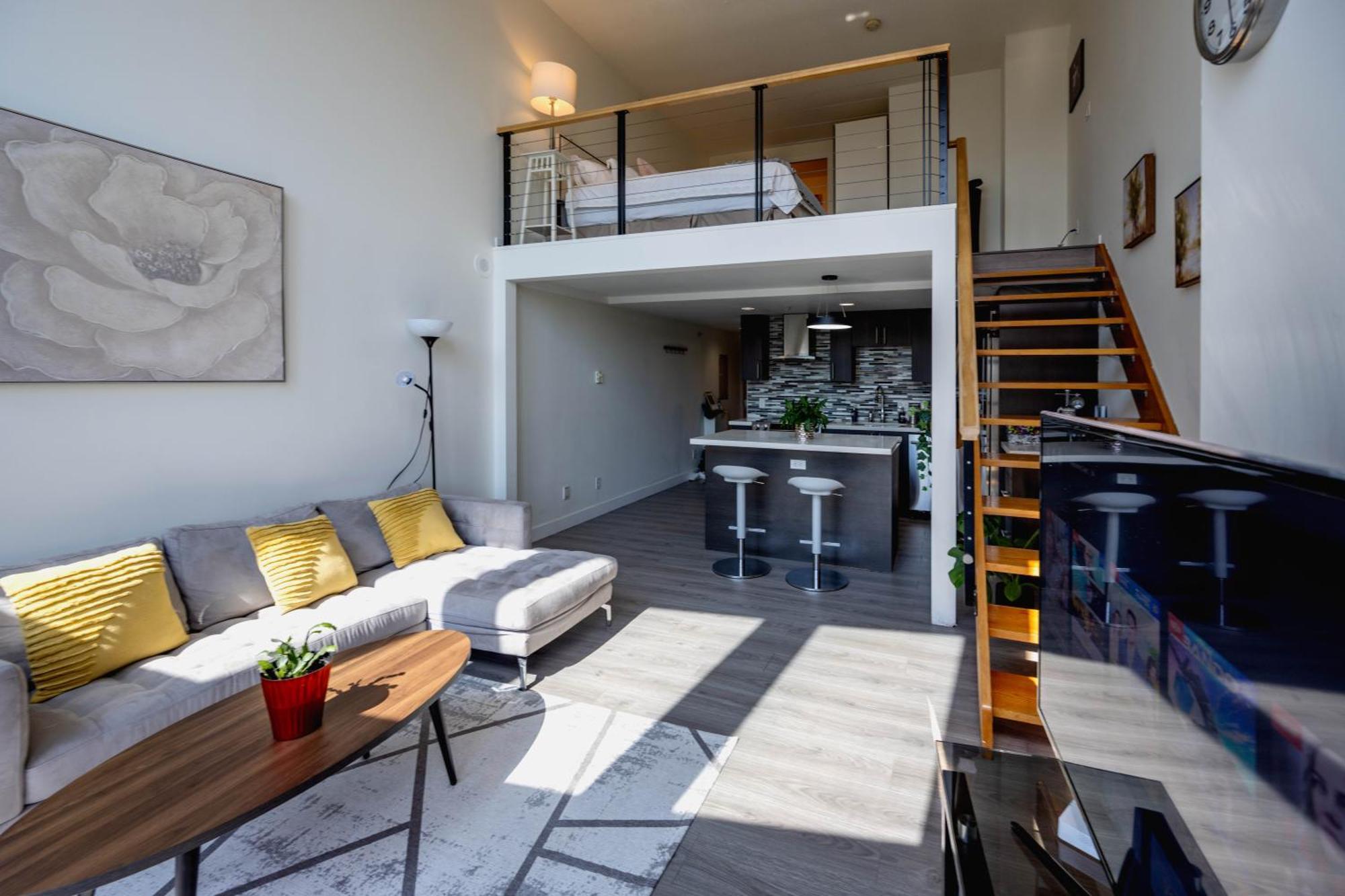 Modern Top-Floor 1-Bedroom Loft With Free Parking Vancouver Exterior foto