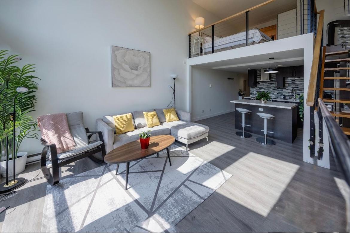 Modern Top-Floor 1-Bedroom Loft With Free Parking Vancouver Exterior foto
